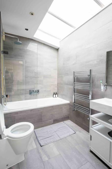 Sweet 3Brs House Close To Oxford & Soho Londra Exterior foto