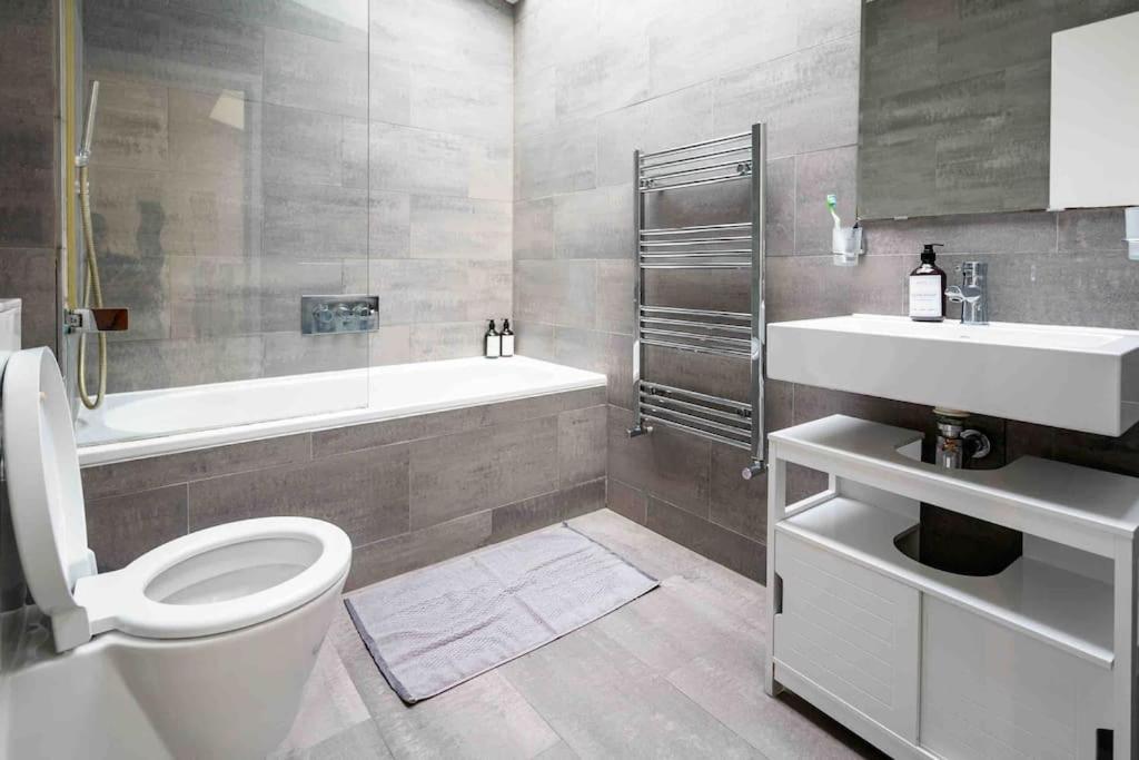 Sweet 3Brs House Close To Oxford & Soho Londra Exterior foto
